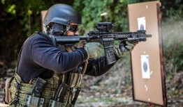 爆料视频玩枪的人是谁啊,爆料视频揭示神秘人物