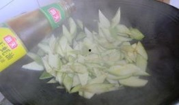 网红吃清蒸角瓜的视频,美味与营养并存，快来学学这道家常菜！