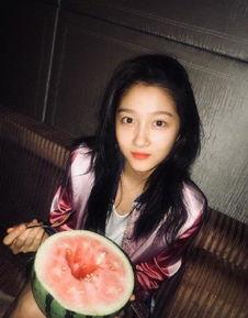 娱乐吃瓜酱关晓彤,娱乐圈的“吃瓜酱”，揭秘明星背后的故事